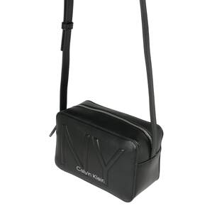 Calvin Klein Taška přes rameno 'MUST PSP20 CAMERABAG NY'  černá